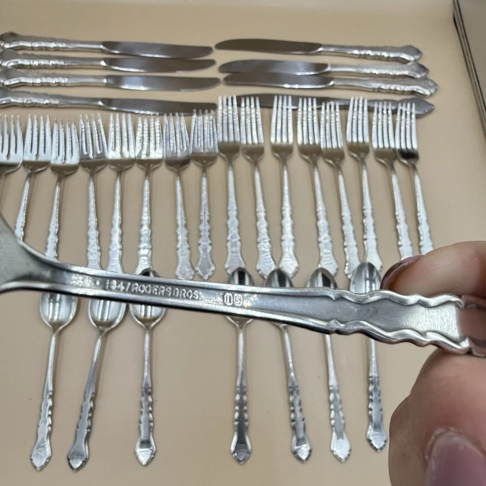 1847 Rogers Bros Silver Plated 32pc Flatware Set for 8 Vintage 1940s Quality